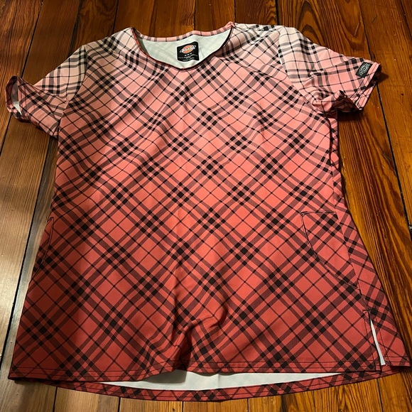 Dickies EDS Plaid Dip Dye V-Neck Print Scrub Top Size  Medium - Picture 5 of 5